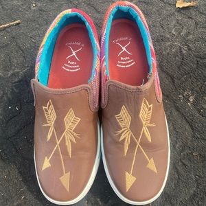 Twisted x shoes brown leather with arrows